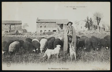 Cartolina raffigurante un pastore in un villaggio, c.1900